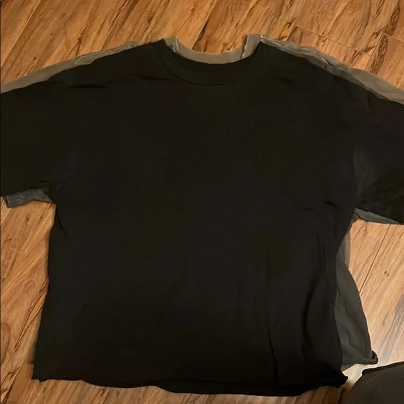 Black Elwood Cropped Tshirt - Picture 1 of 2